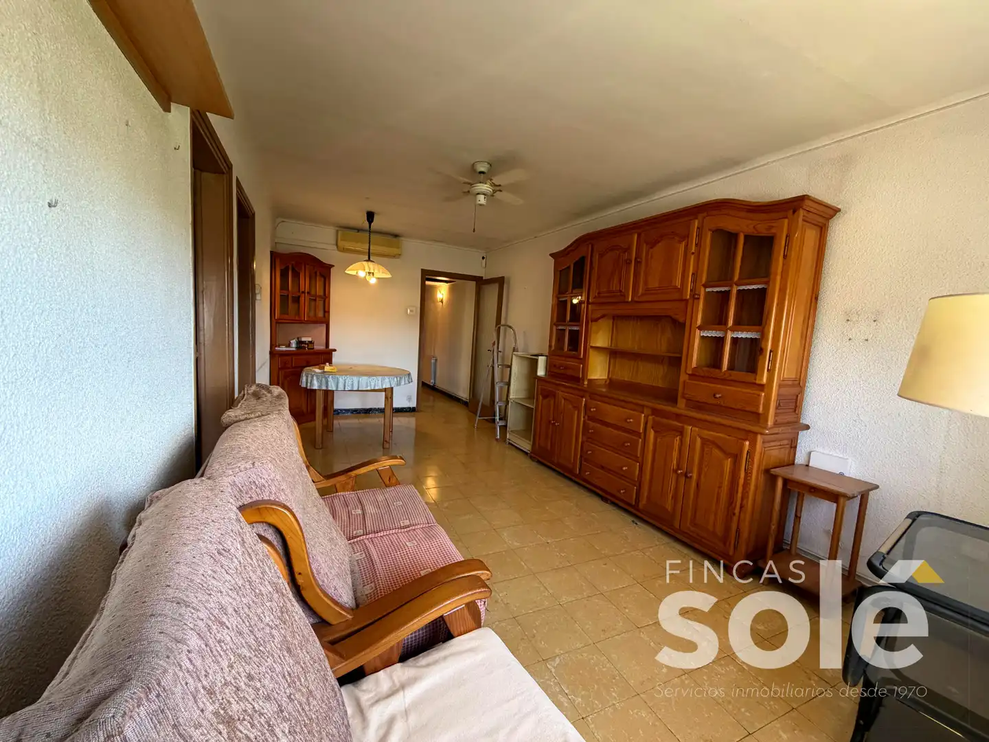 Sala d'estar de Pis en venda en Santa Coloma de Gramenet amb Moblat