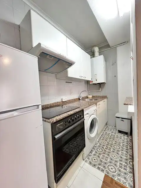 Cocina de Apartamento de alquiler en Gijón  con Aire acondicionado, Calefacción y Amueblado