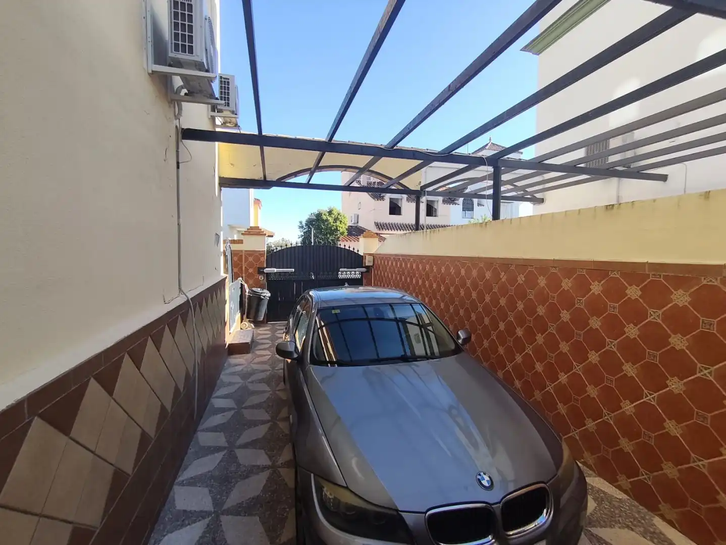 Parkplatz von Haus oder Chalet zum Verkauf in Gines mit Klimaanlage, Heizung und Schwimmbad
