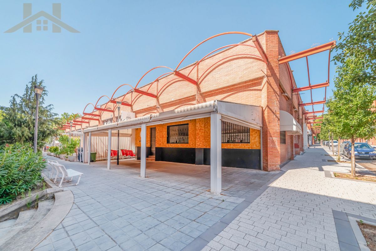 Exterior view of Premises for sale in Tres Cantos  with Air Conditioner, Heating and Furnished
