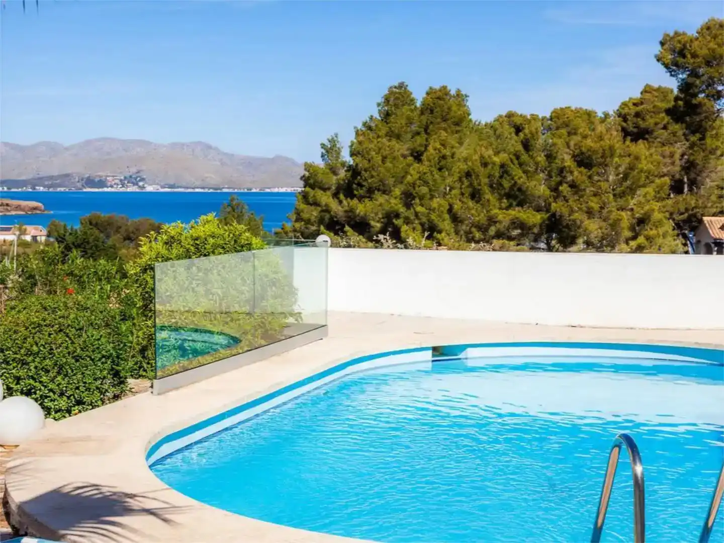 Schwimmbecken von Country house zur Miete in Alcúdia mit Klimaanlage, Privatgarten und Parkett