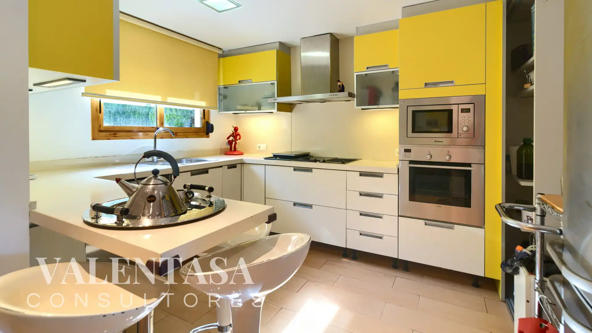 Kitchen of Detached homes for sale in Chiva  with Air Conditioner, Private garden and Terrace