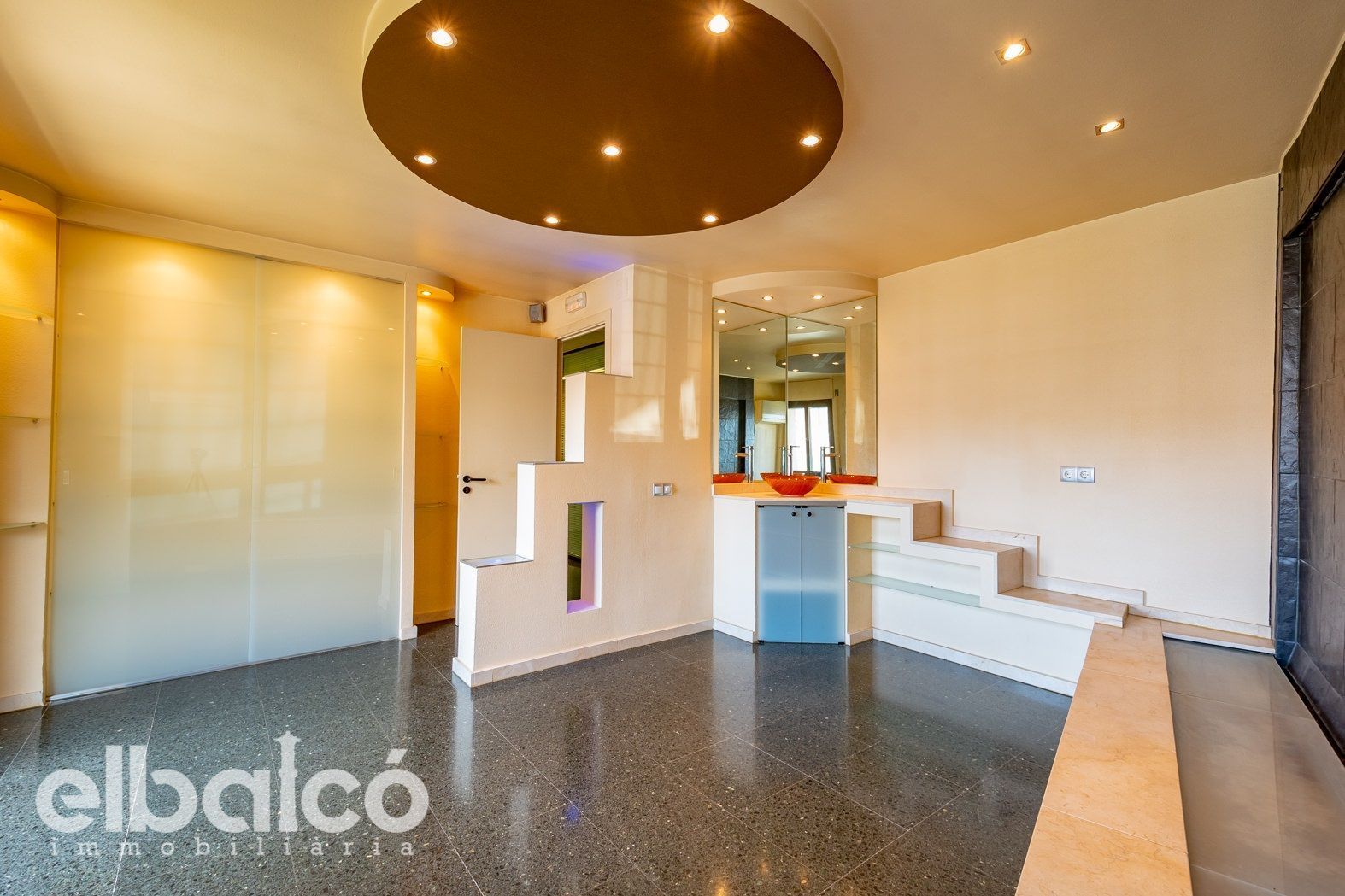 Premises for sale in  Tarragona Capital  with Air Conditioner