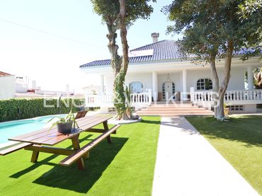 Casa con balcón en venta en Zona Carrefour - Urbanizaciones