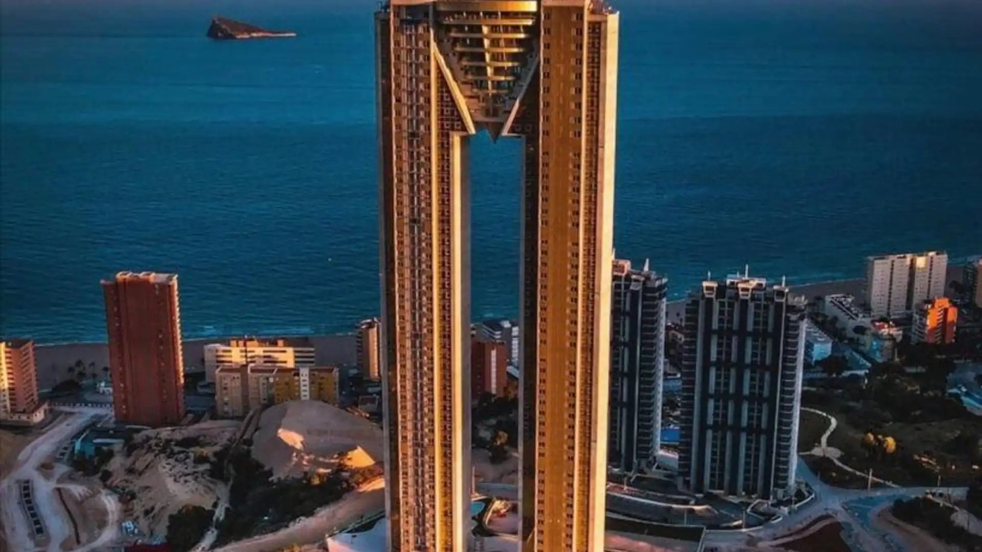 Exterior view of Flat for sale in Benidorm  with Air Conditioner, Private garden and Terrace