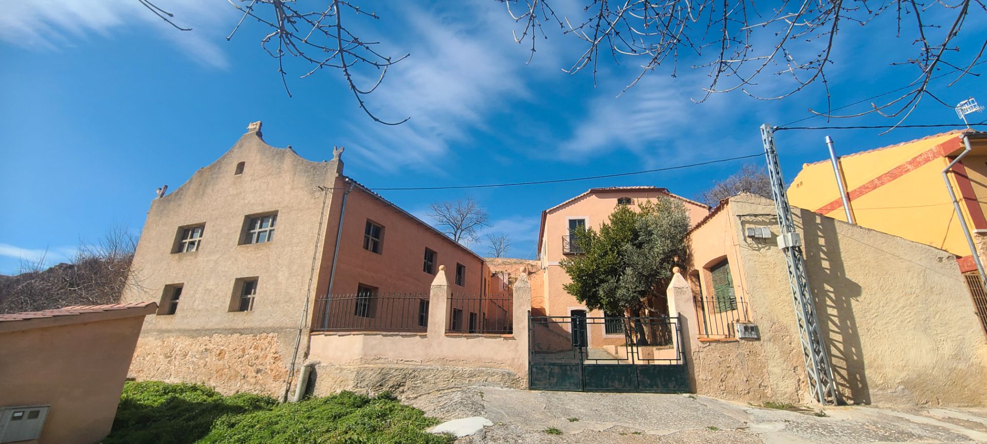 Vista exterior de Finca rústica en venda en Adrada de Pirón amb Calefacció, Moblat i Balcó