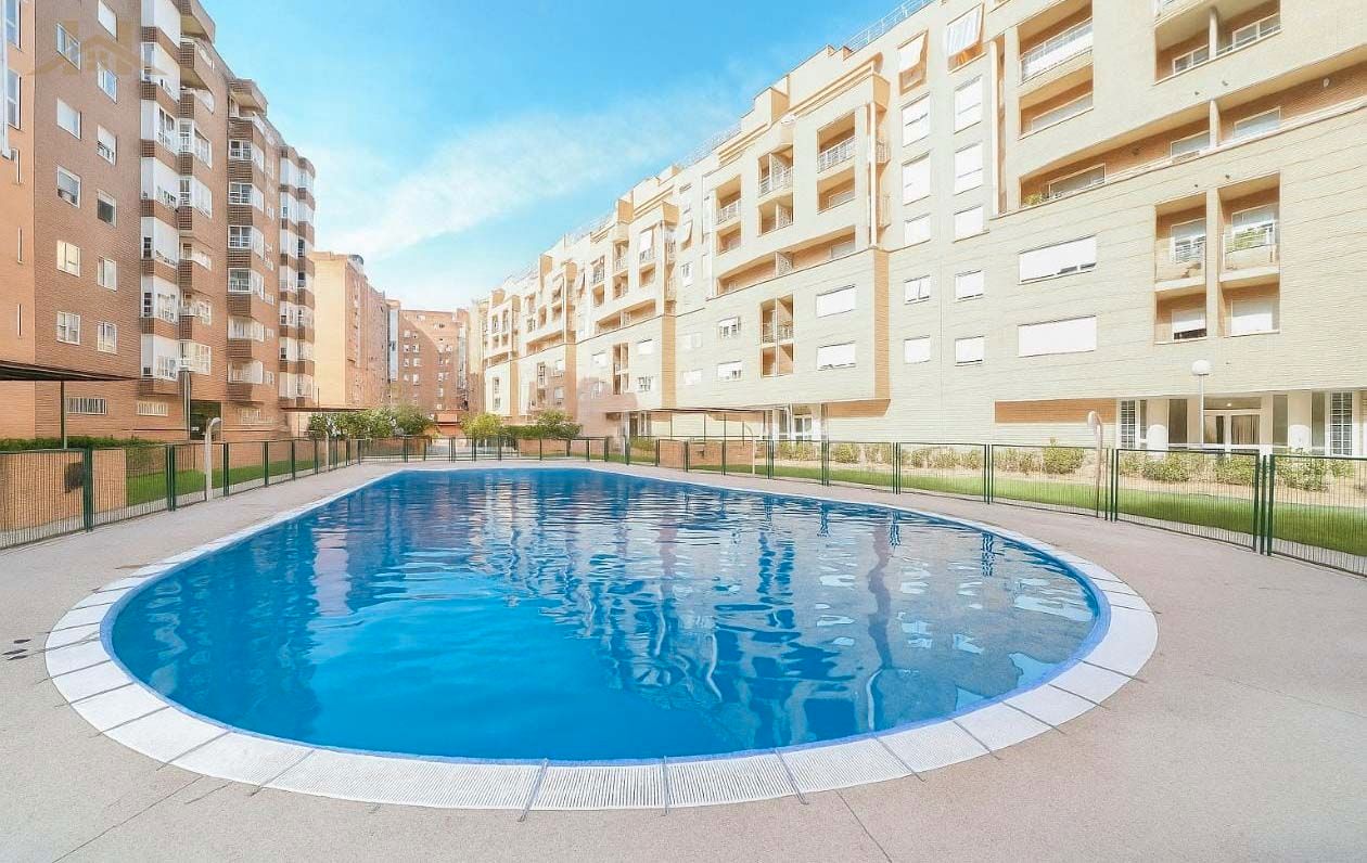 Piscina de Piso en venta en Alcorcón con Aire acondicionado, Trastero y Amueblado