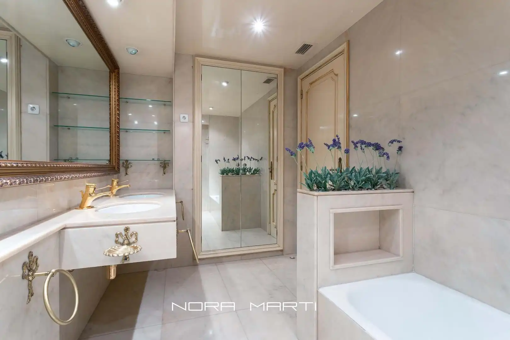 Bathroom of Flat for rent in Barcelona