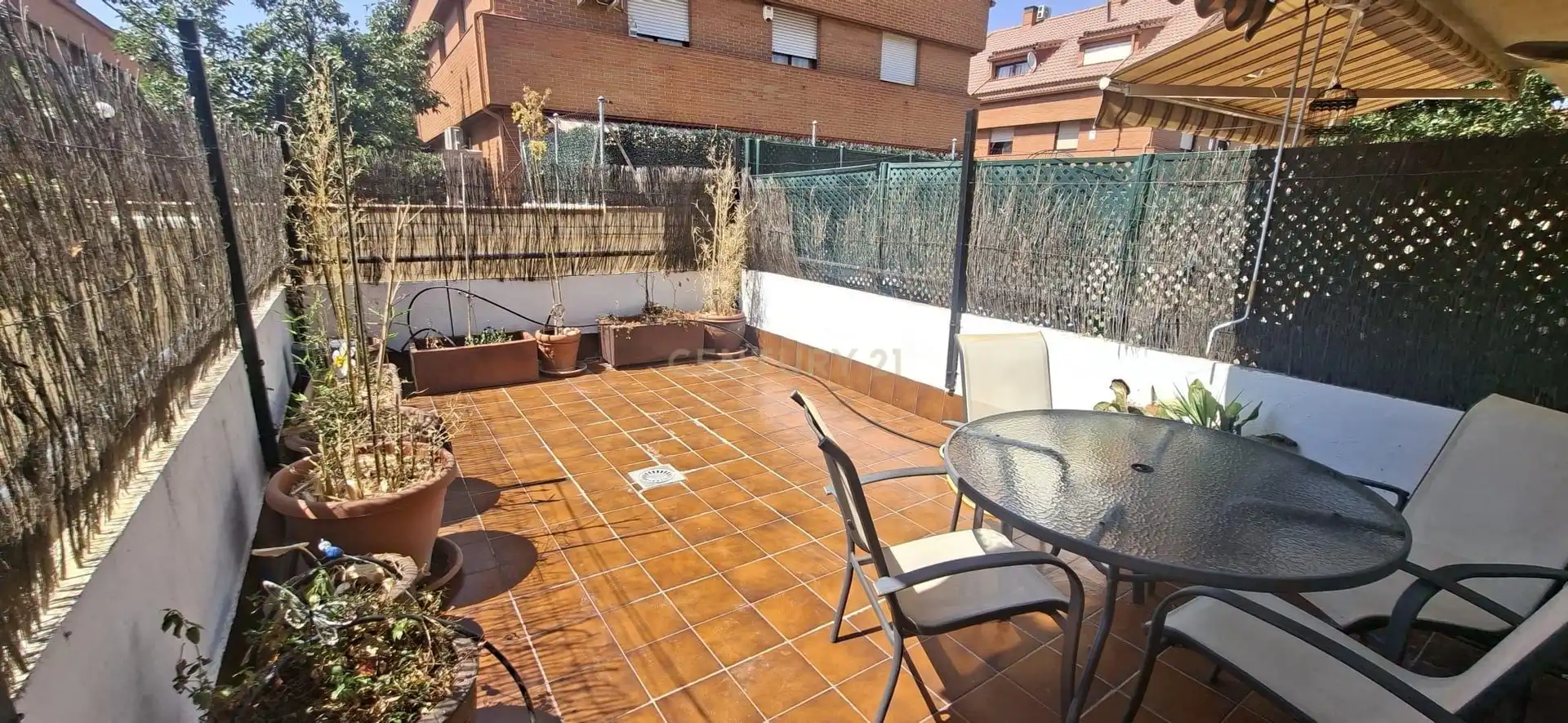 Terrasse von Einfamilien-Reihenhaus zur Miete in Boadilla del Monte mit Abstellraum, Ofen und Waschmaschine