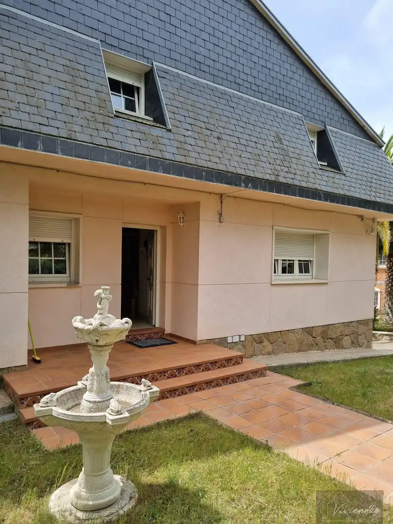Vista exterior de Casa o chalet de alquiler en Villaviciosa de Odón con Calefacción, Terraza y Trastero