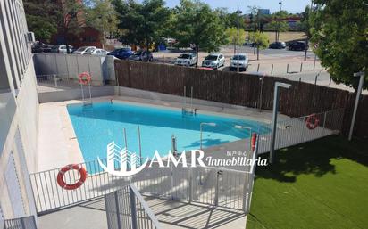 Swimming pool of Flat for sale in Alcorcón