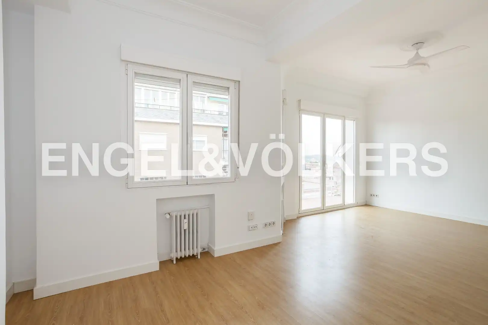Living room of Flat for rent in Madrid  with Heating, Terrace and Balcony