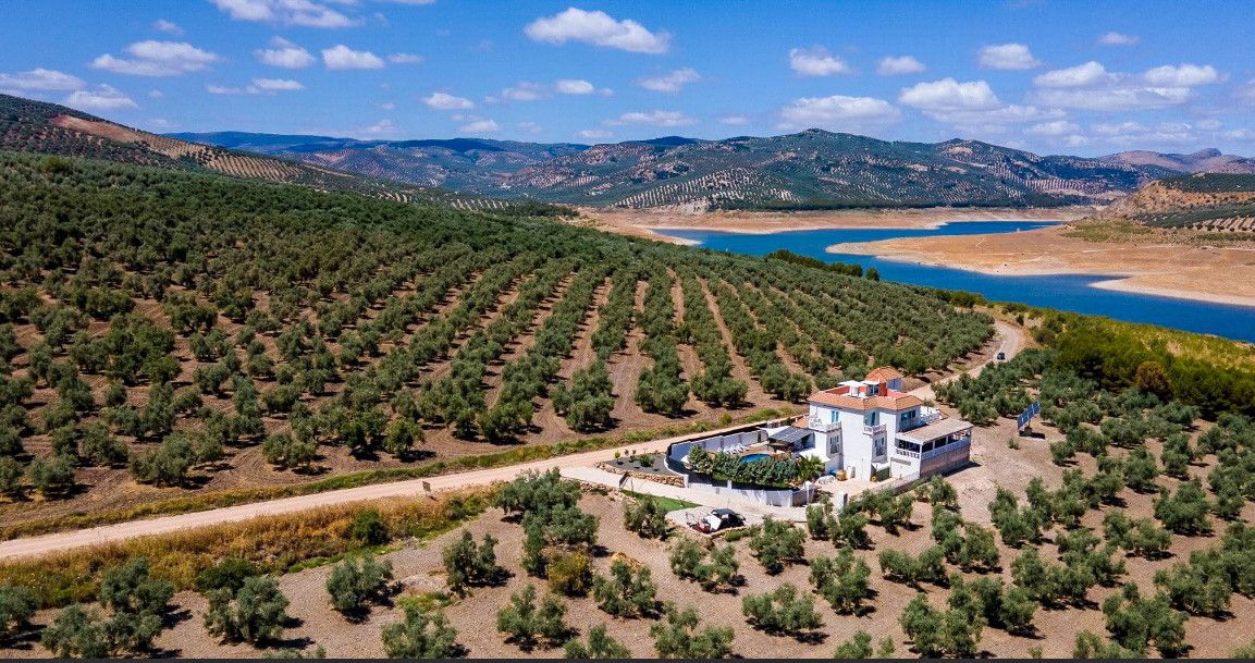 Country house for sale in Iznájar  with Air Conditioner, Private garden and Terrace