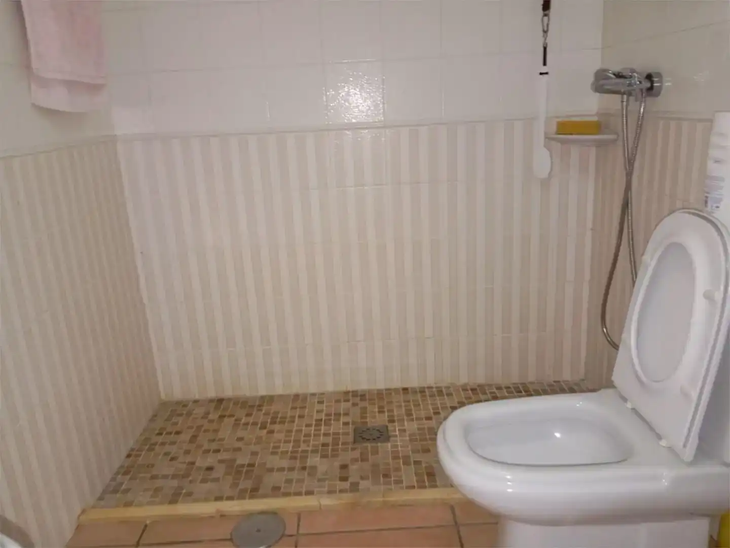 Badezimmer von Wohnung zur Miete in Mazagón mit Klimaanlage, Privatgarten und Schwimmbad