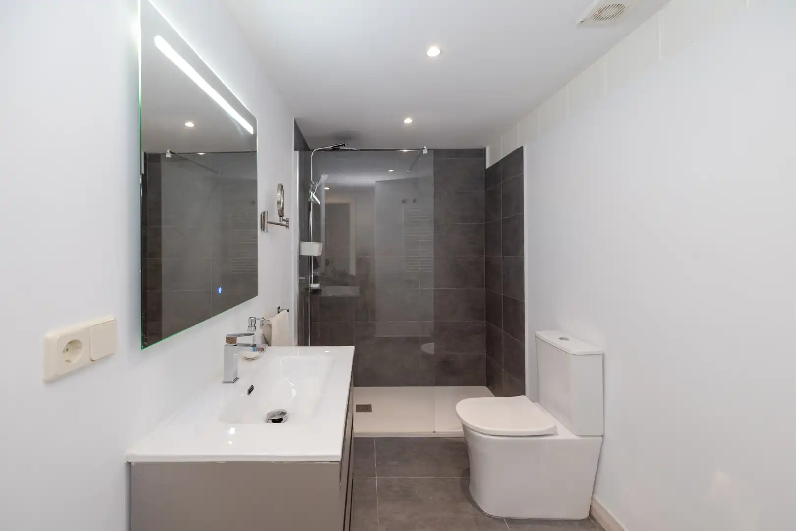 Baño de Piso en venta en Málaga con Aire acondicionado, Calefacción y Terraza