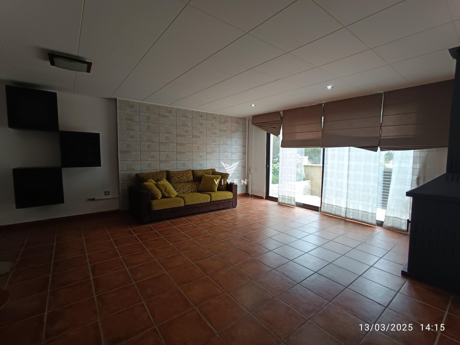 Sala d'estar de Casa adosada en venda en Calafell amb Jardí privat, Terrassa i Traster