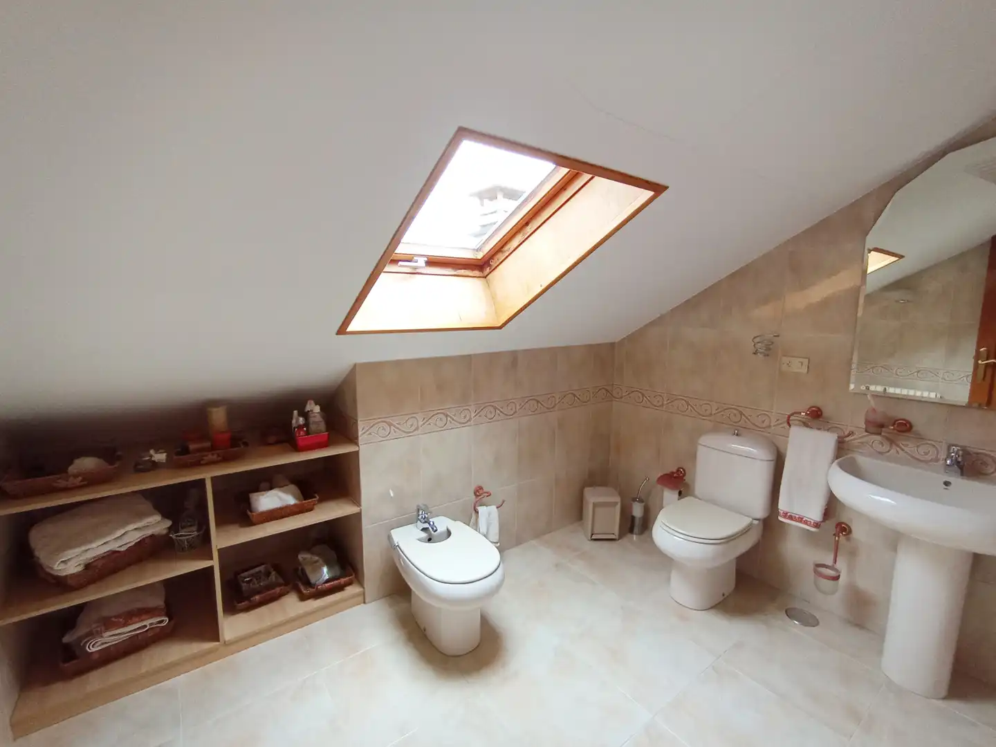 Bathroom of Houses for sale in Coirós  with Heating, Private garden and Parquet flooring