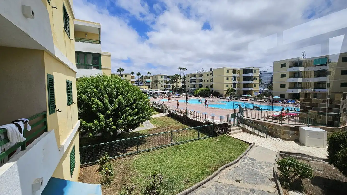 Exterior view of Flat for sale in San Bartolomé de Tirajana  with Air Conditioner, Furnished and Community pool