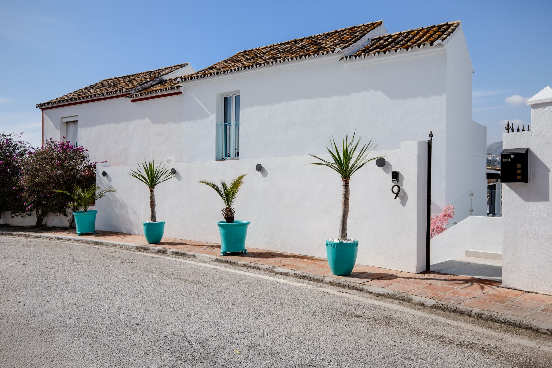 Exterior view of Single-family semi-detached for sale in Marbella  with Air Conditioner, Private garden and Terrace