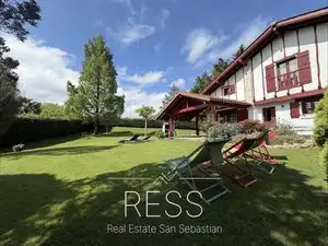Vista exterior de Casa o chalet en venta en Urrugne con Amueblado