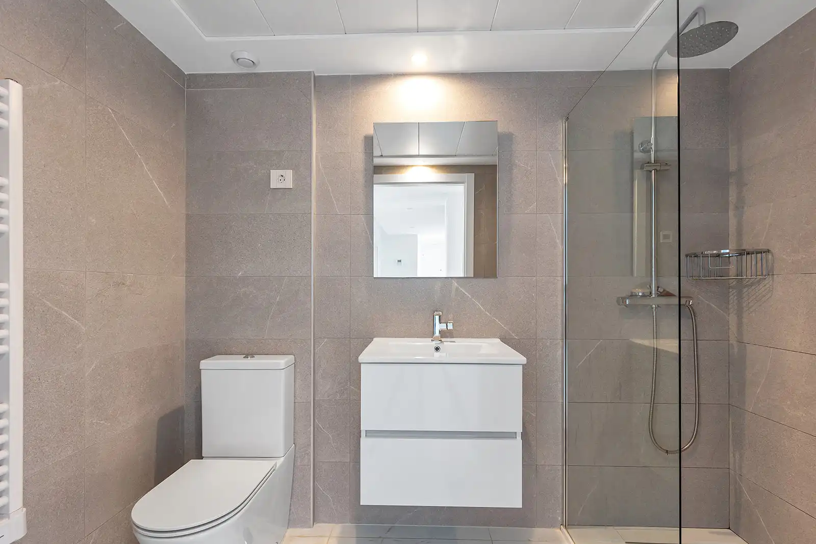 Bany de Apartament en venda en Torrevieja amb Terrassa, Traster i Moblat