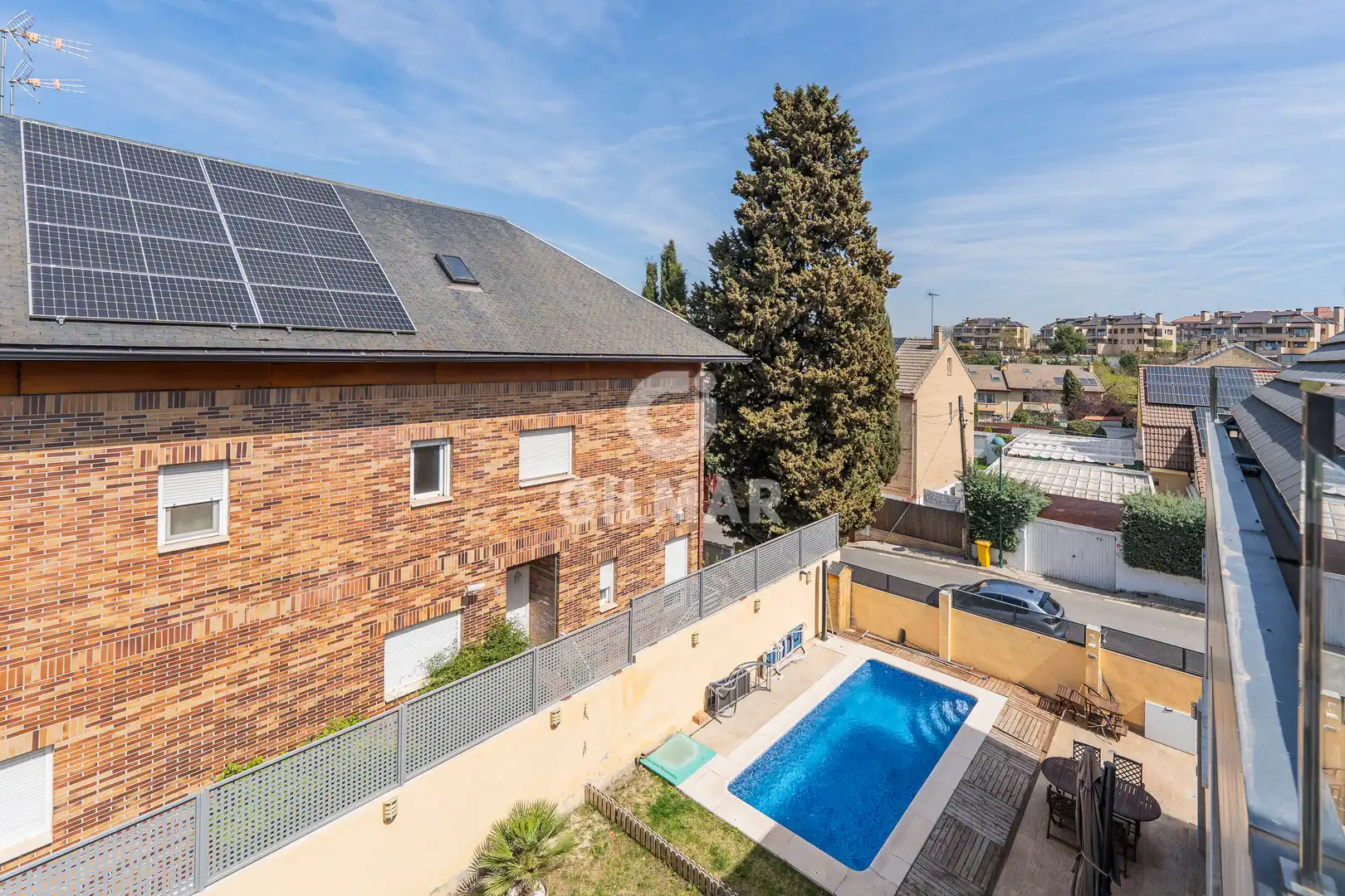 Außenansicht von Einfamilien-Reihenhaus zum Verkauf in Pozuelo de Alarcón mit Heizung und Privatgarten