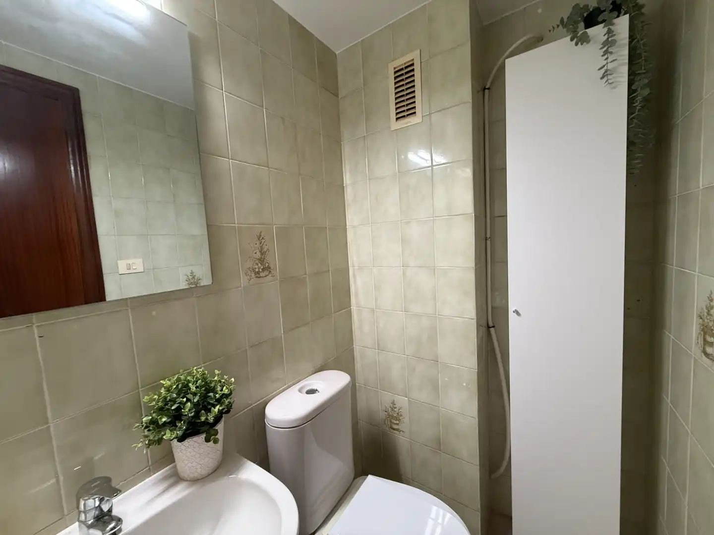 Bathroom of Flat for share in Nules  with Furnished, Oven and Washing machine