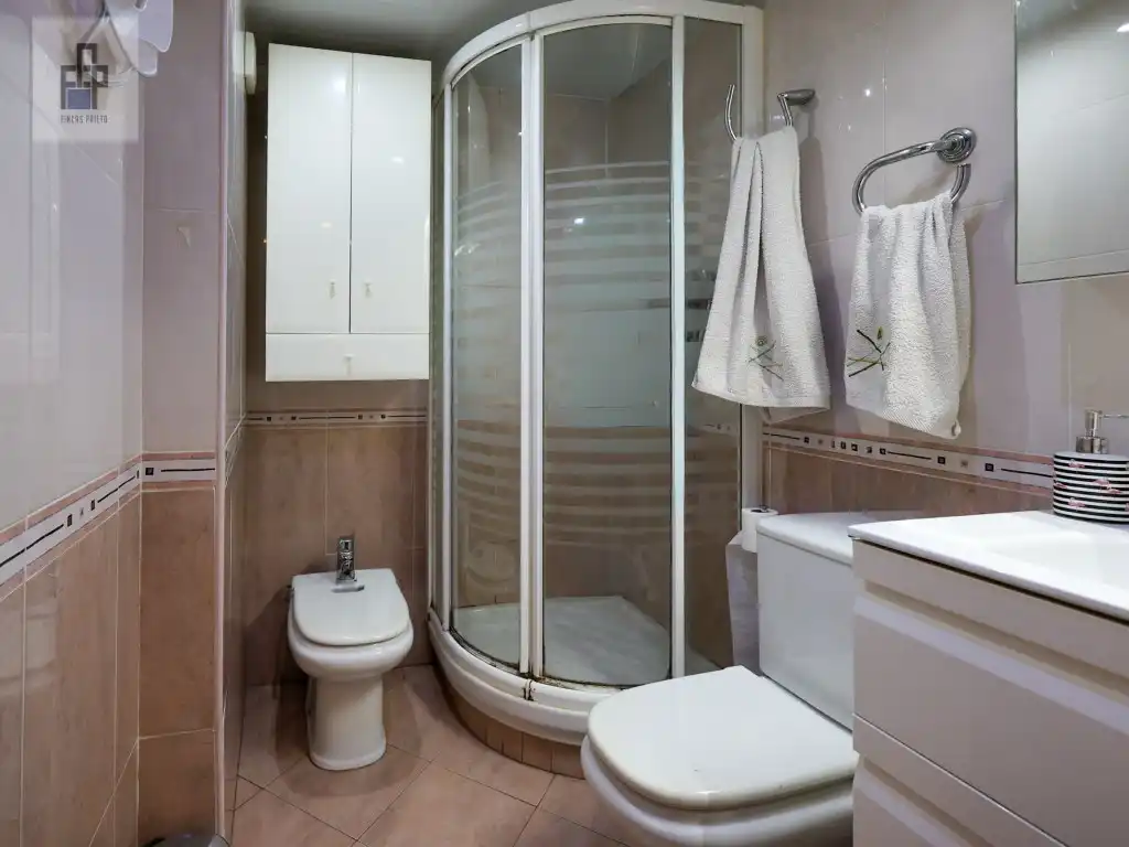 Bathroom of Flat for sale in Cornellà de Llobregat