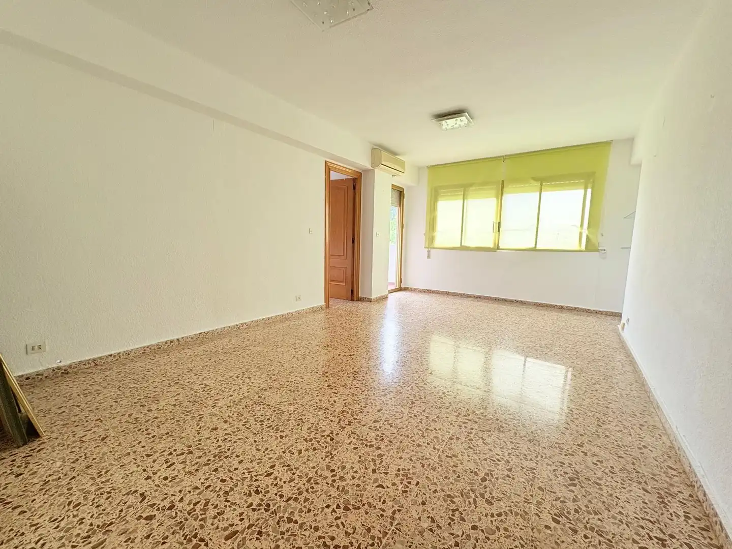 Wohnzimmer von Wohnung zum Verkauf in Sedaví mit Balkon