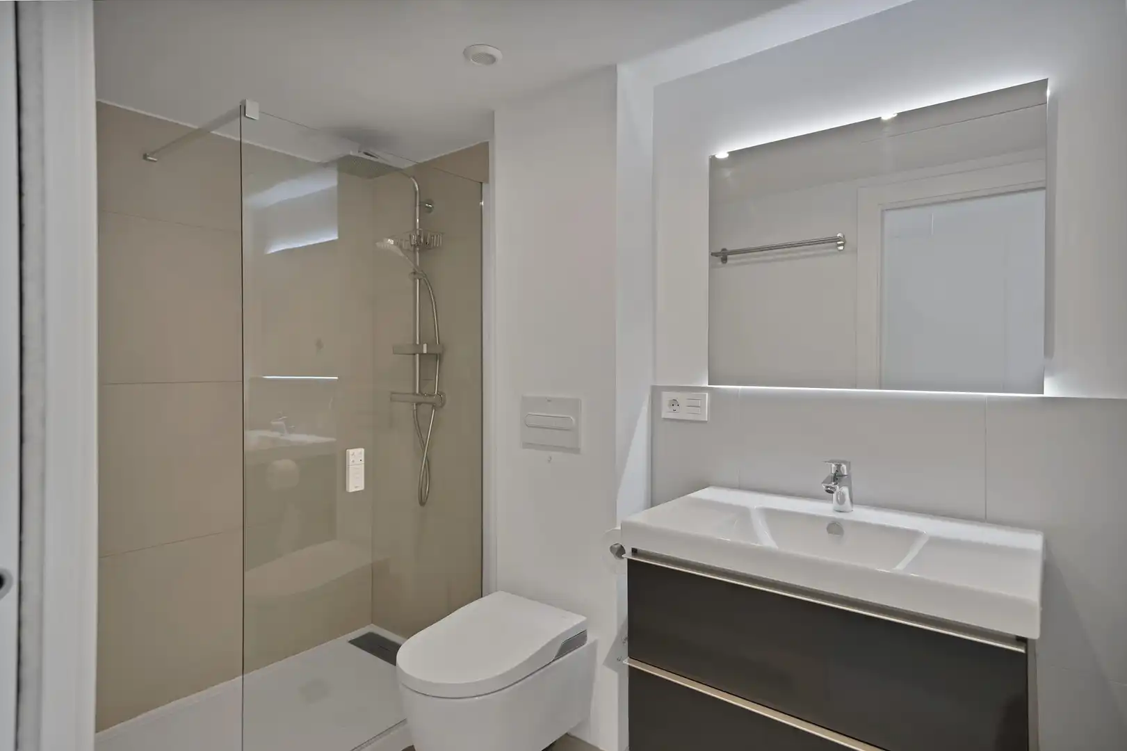 Apartament amb piscina en venda a 12 Avenida Manuel Mena Palma #3B, imagen 11