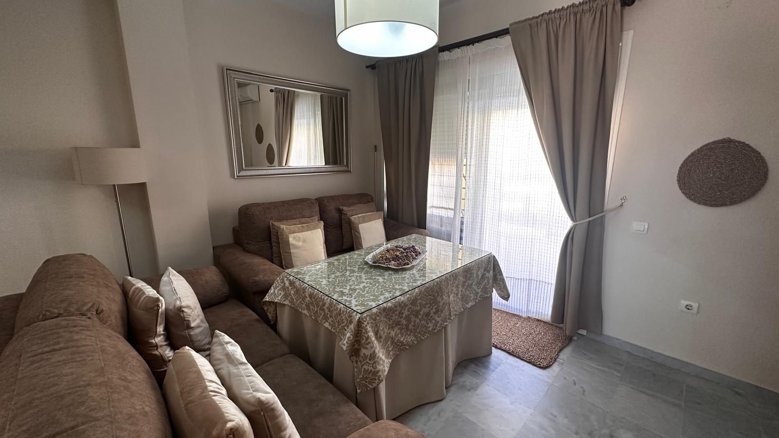 Sala d'estar de Casa adosada en venda en Isla Cristina amb Aire condicionat, Terrassa i Piscina