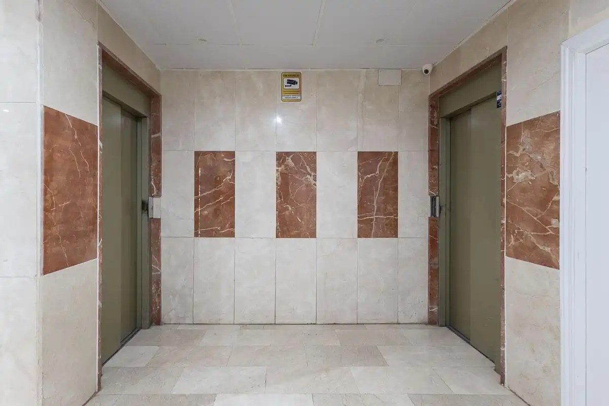 Flat for sale in Granada  with Air Conditioner and Terrace