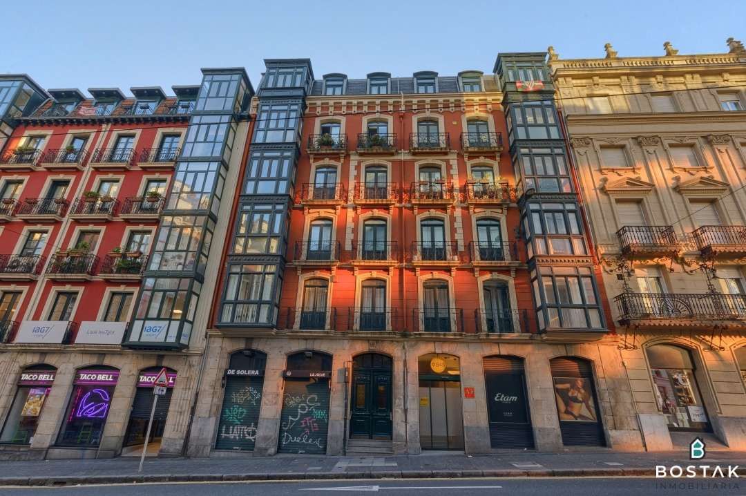 Vista exterior de Pis en venda en Bilbao  amb Calefacció i Traster