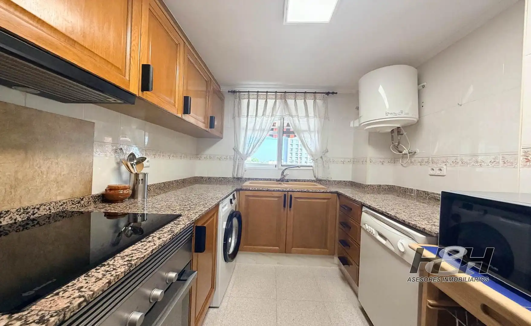 Cocina de Piso de alquiler en Burjassot con Aire acondicionado, Amueblado y Balcón