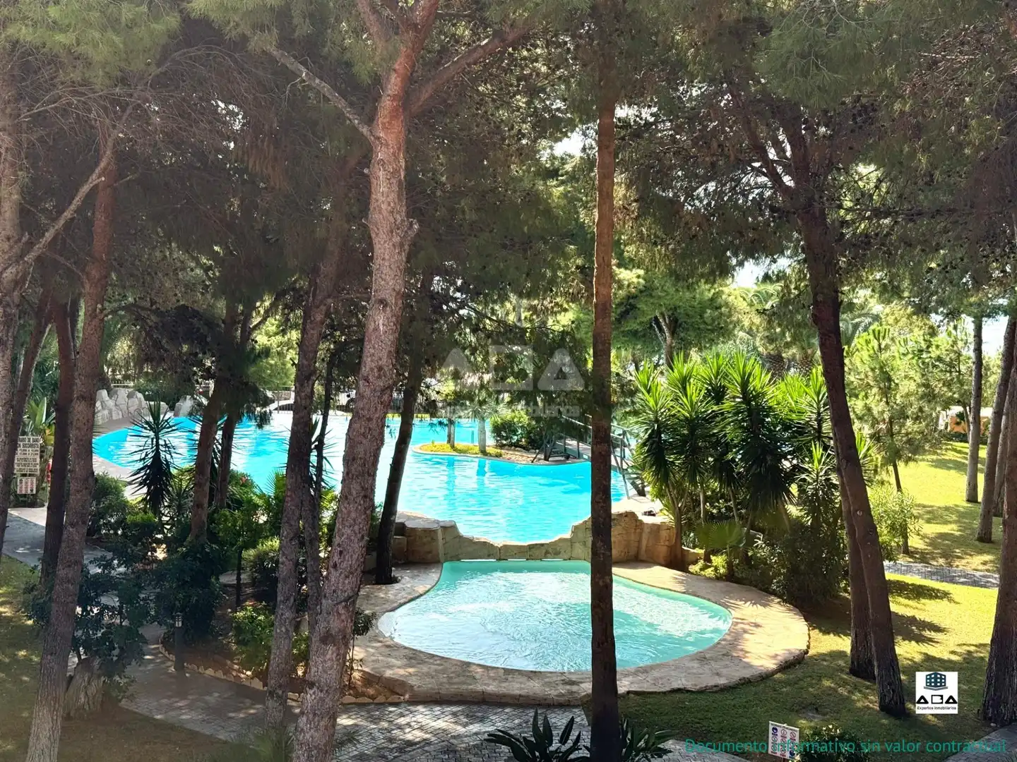 Schwimmbecken von Einfamilien-Reihenhaus zum Verkauf in Alcalà de Xivert mit Klimaanlage, Privatgarten und Terrasse