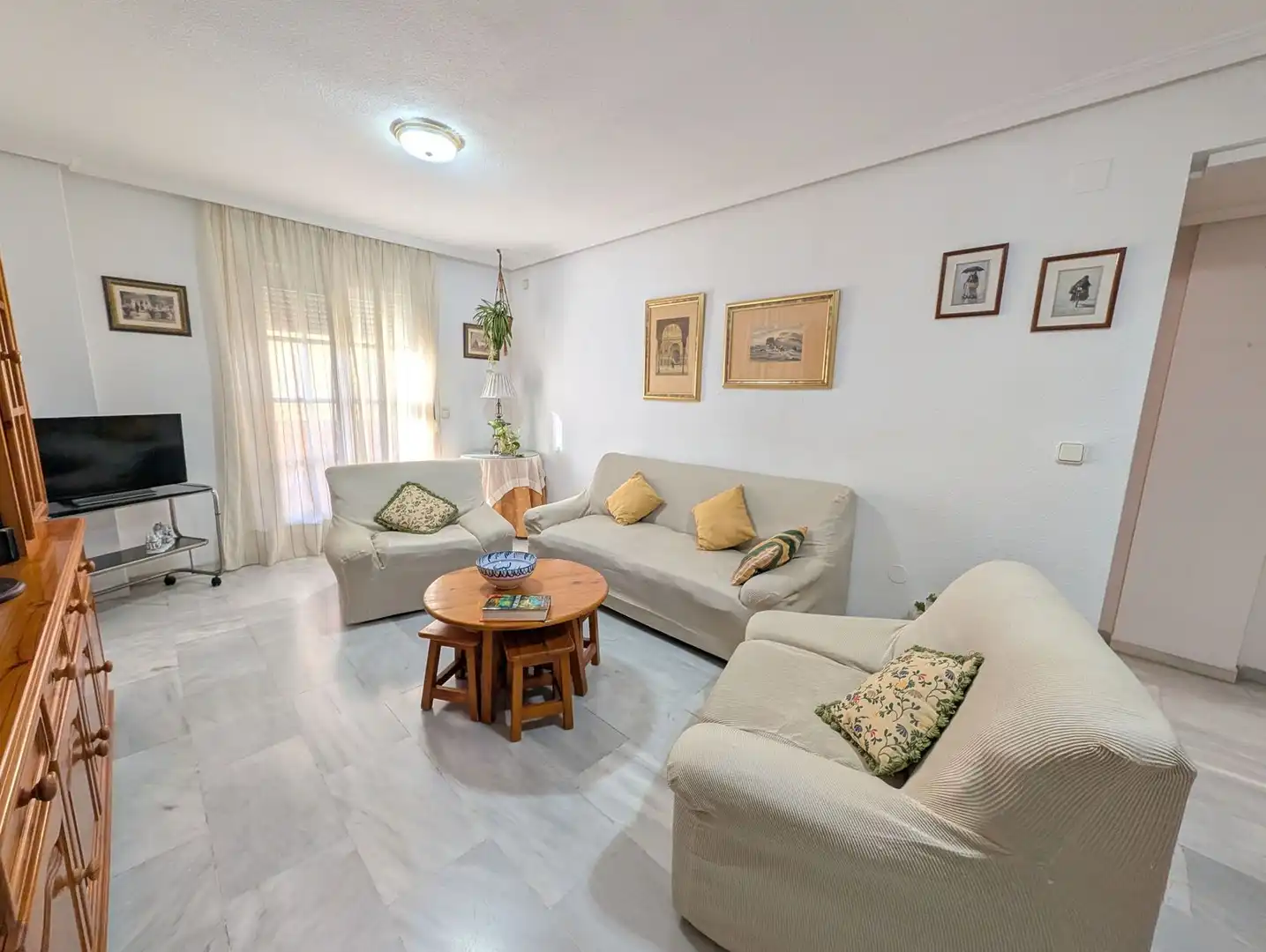 Sala de estar de Apartamento de alquiler en Estepona con Amueblado y Balcón