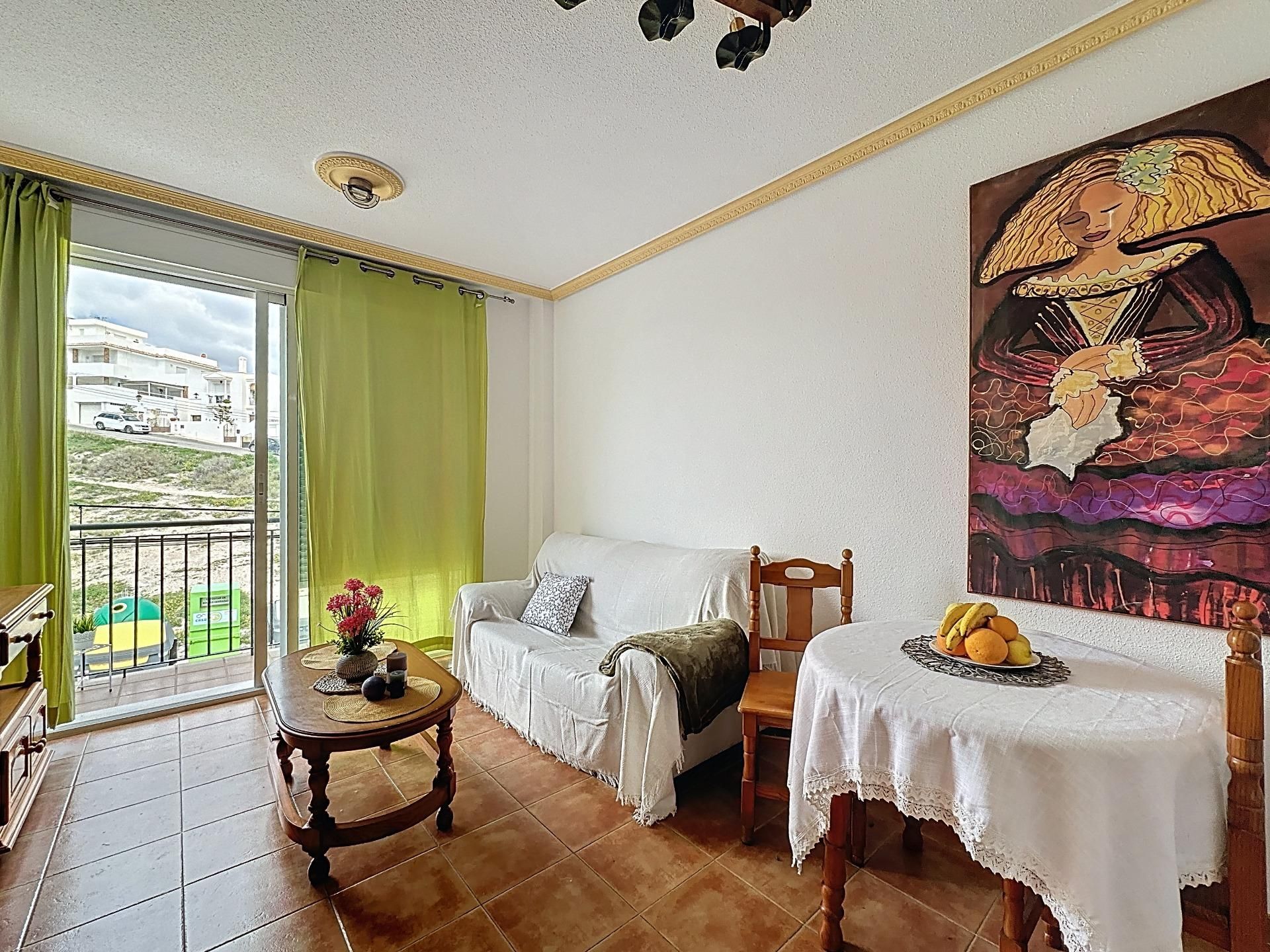 Sala de estar de Apartamento en venta en Carboneras con Calefacción