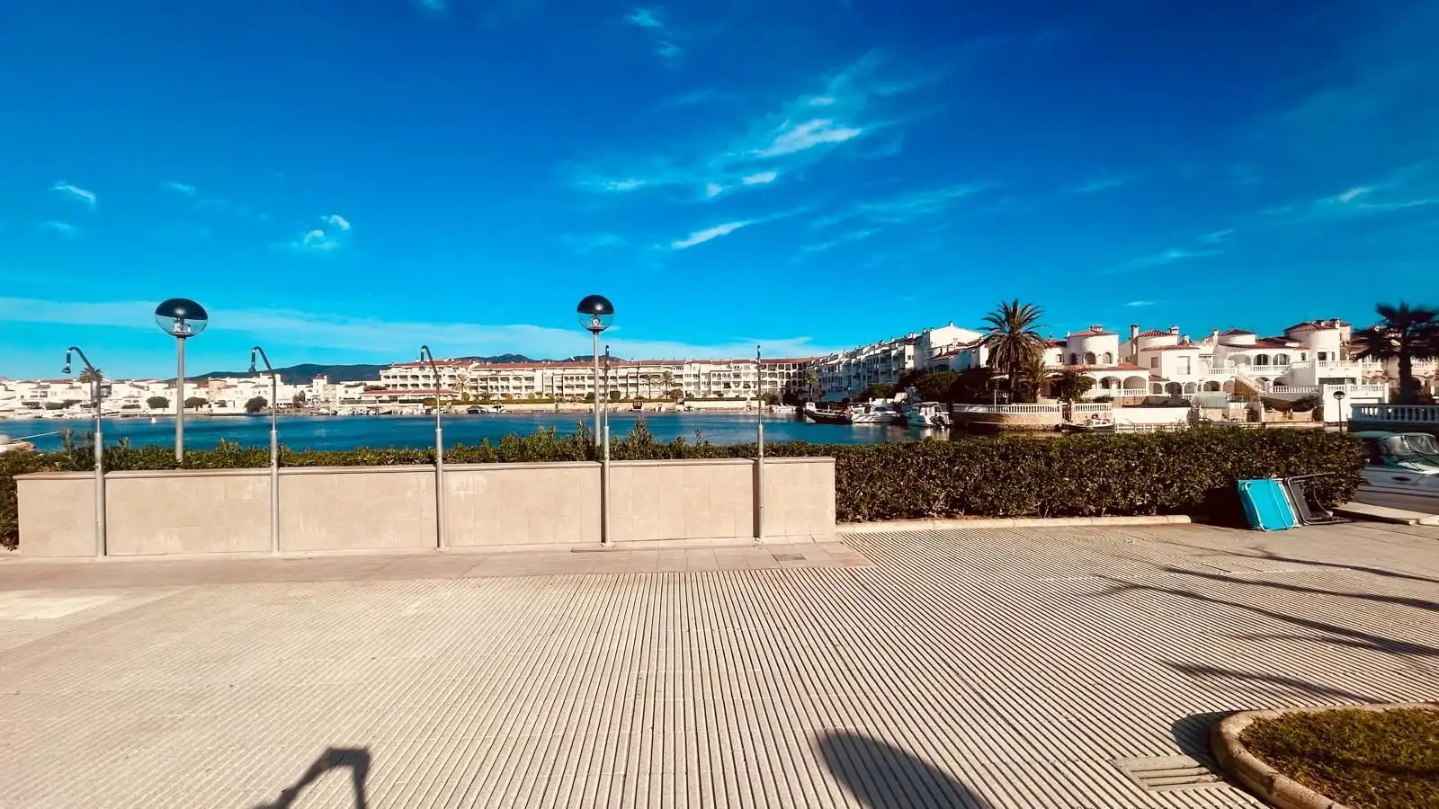 Vista exterior de Apartamento en venta en Empuriabrava con Aire acondicionado, Terraza y Piscina comunitaria