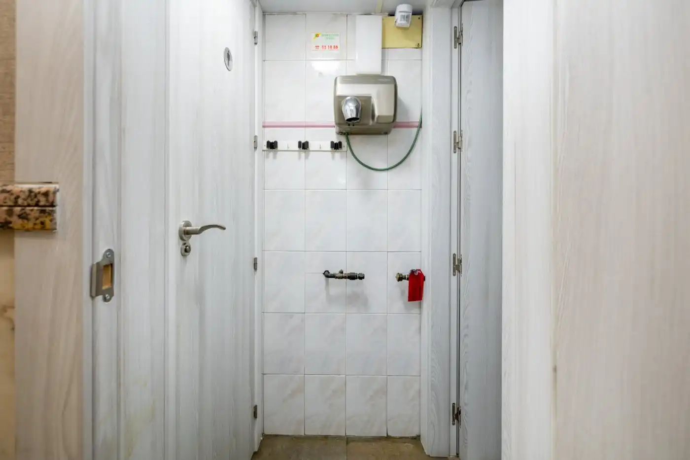 Baño de Local en venta en Granada con Aire acondicionado y Amueblado