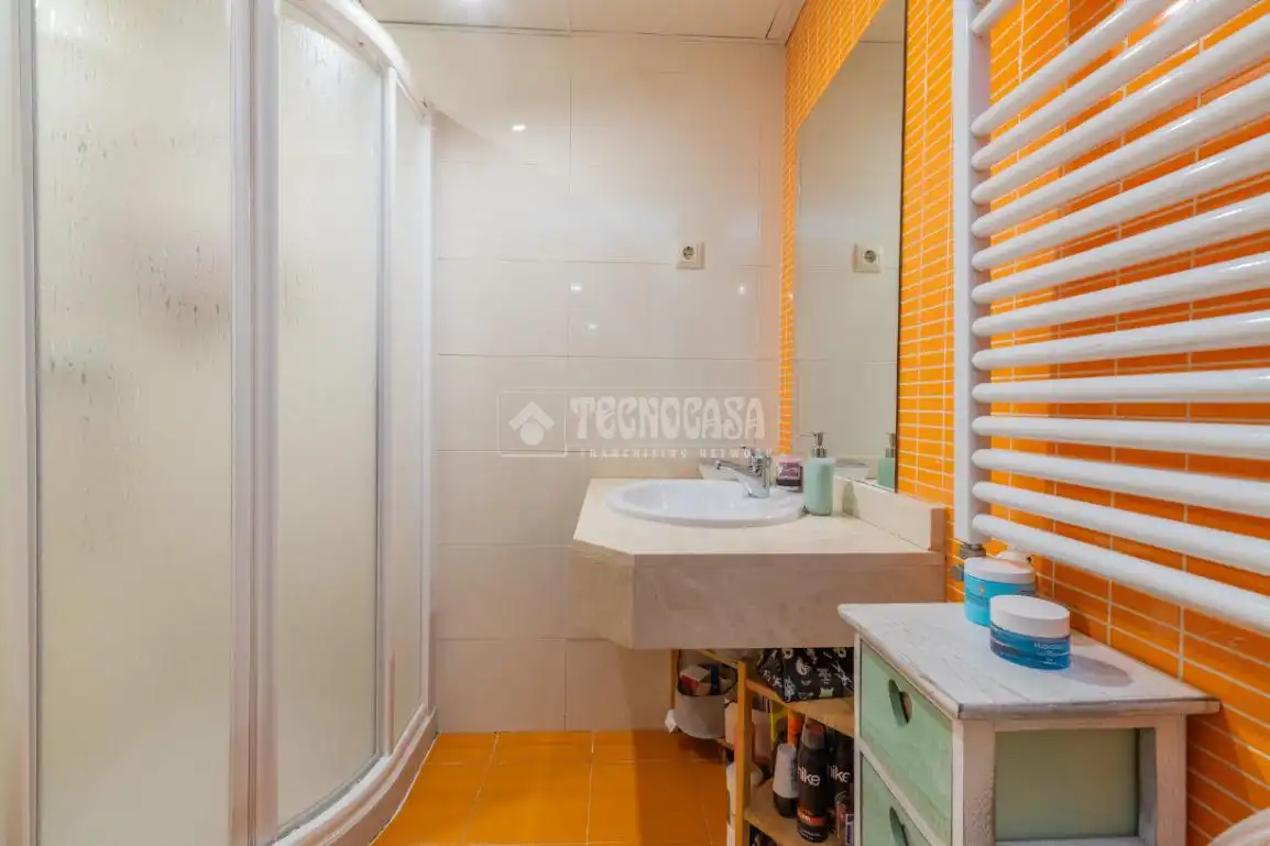 Badezimmer von Wohnung zum Verkauf in Arroyomolinos (Madrid) mit Klimaanlage, Heizung und Terrasse