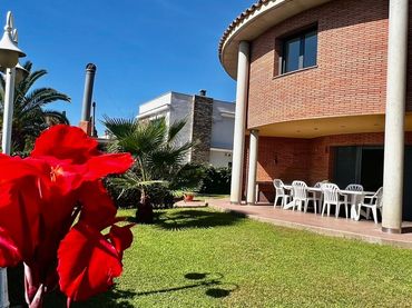 Casa amb balcó en venda a Roda de Berà