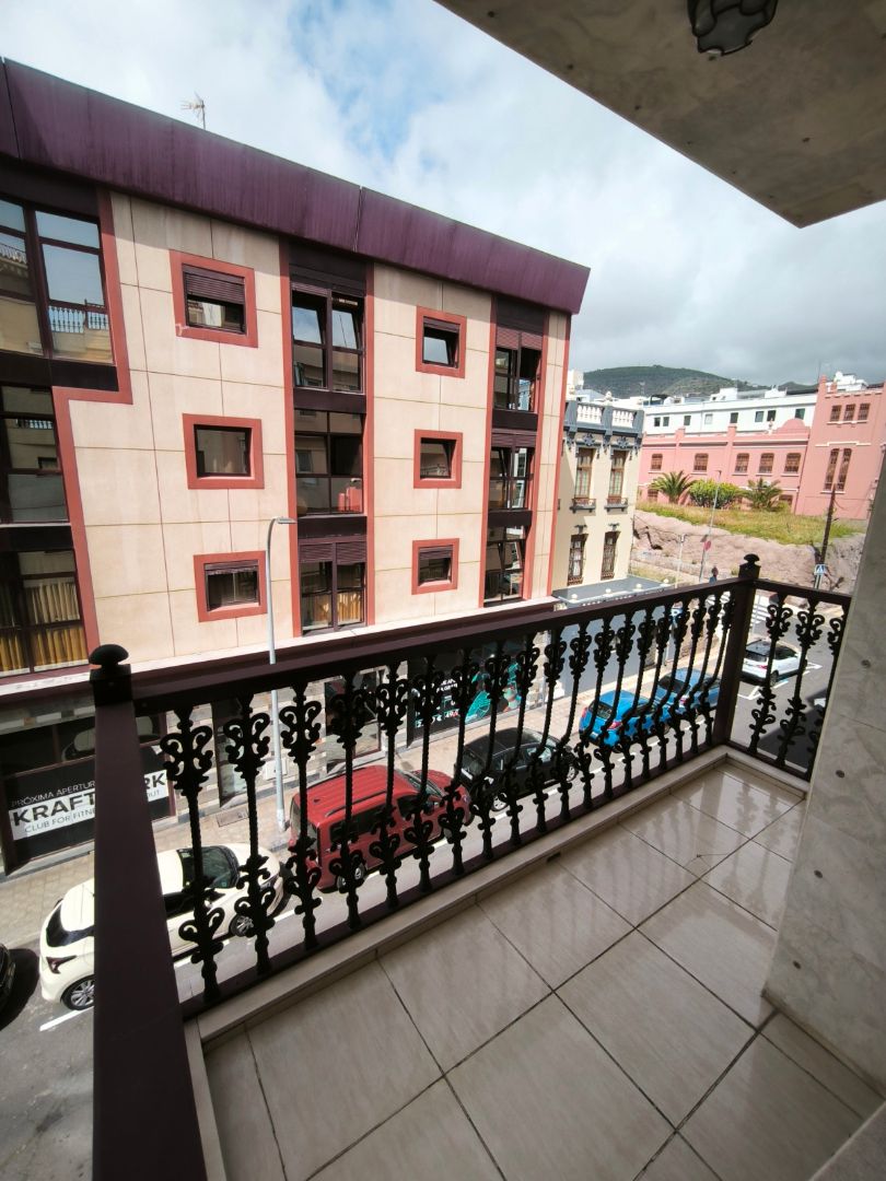Exterior view of Flat for rent in  Santa Cruz de Tenerife Capital  with Furnished, Oven and Washing machine