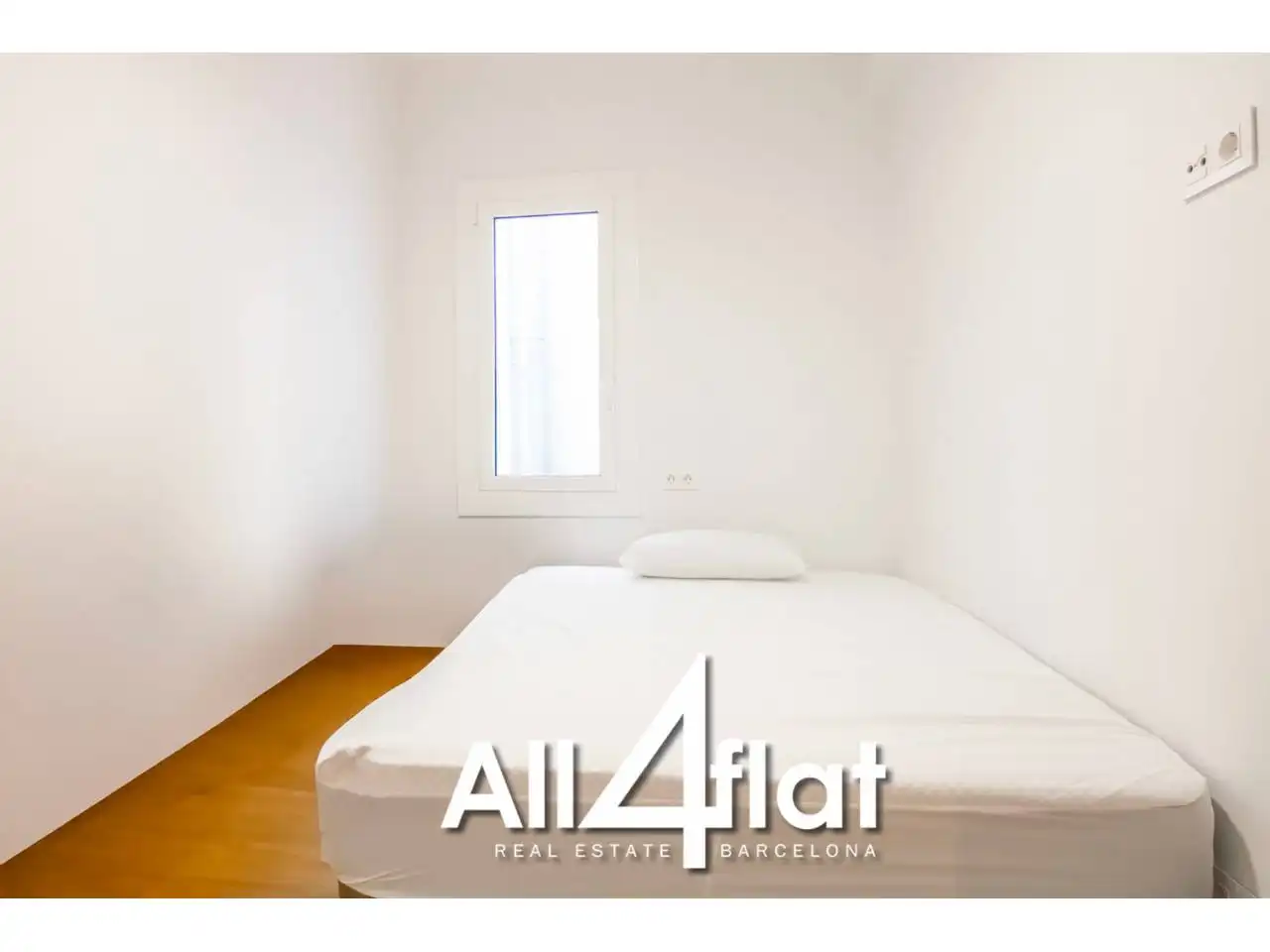 Bedroom of Flat for rent in Barcelona  with Air Conditioner and Alarm