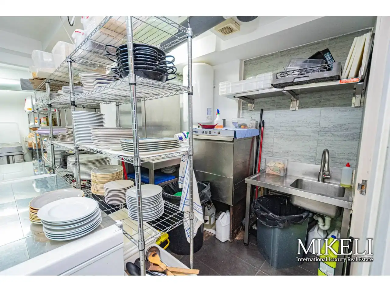 Cocina de Local en traspaso en Santander con Aire acondicionado y Alarma