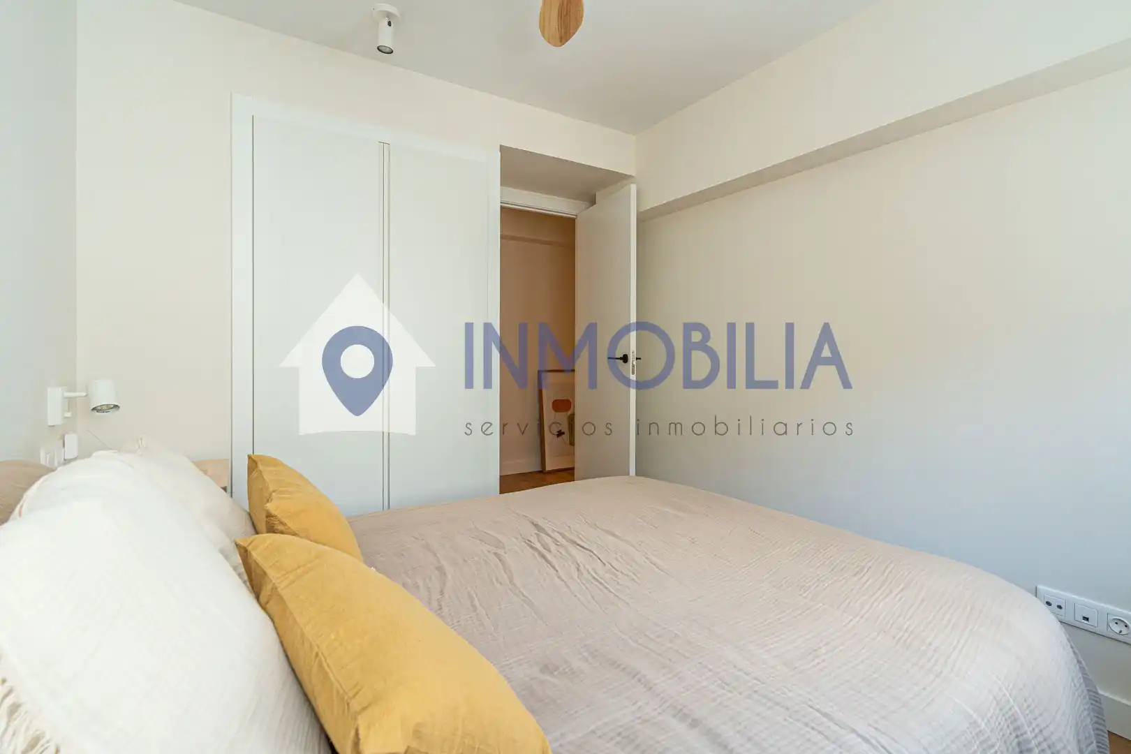 Bedroom of Flat for sale in Madrid  with Air Conditioner, Heating and Terrace