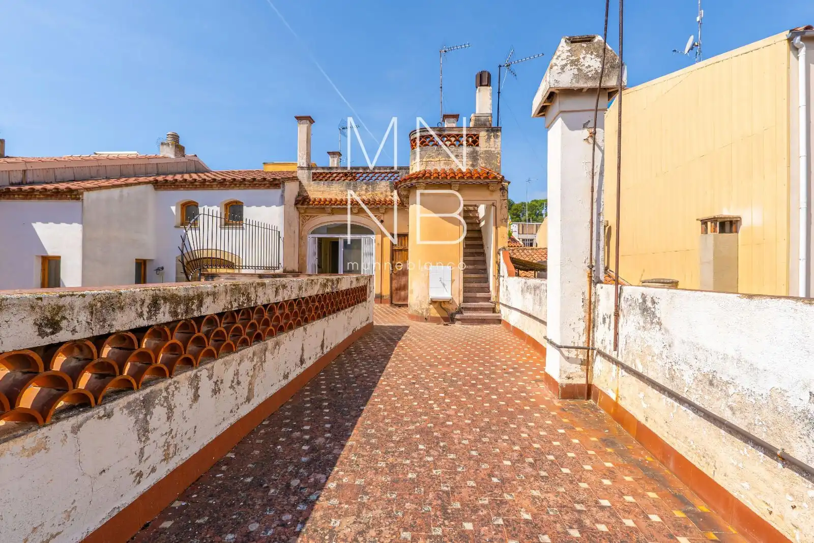 Vista exterior de Casa adosada en venda en Arenys de Mar amb Calefacció