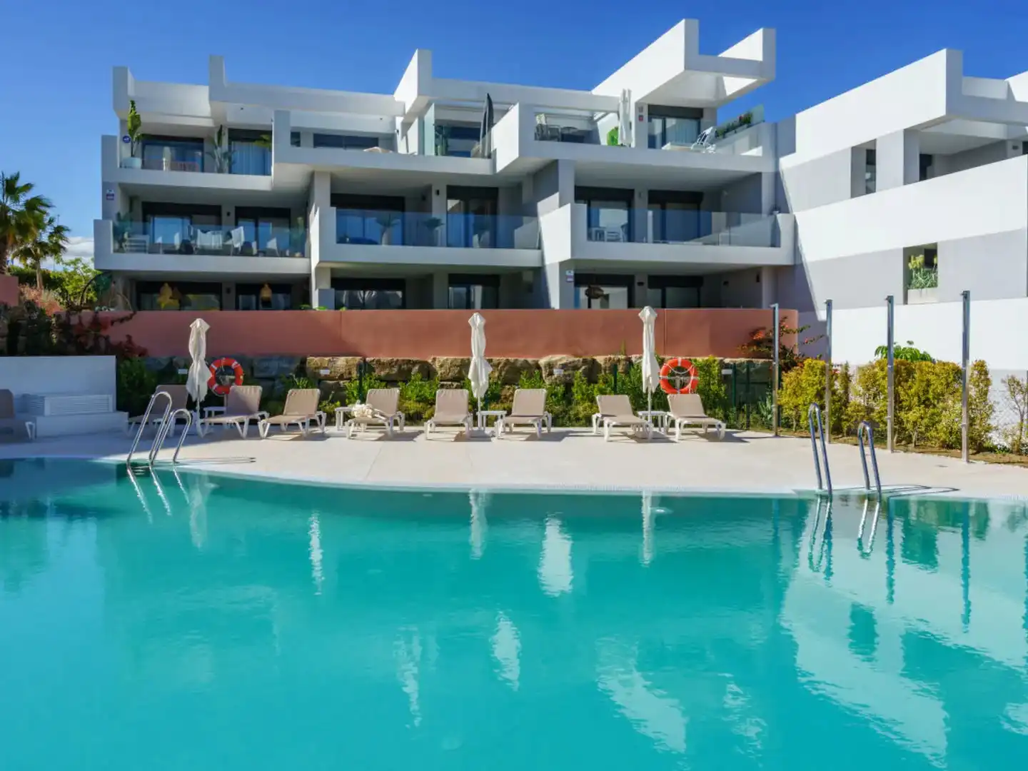 Schwimmbecken von Dachboden zum Verkauf in Manilva mit Klimaanlage, Heizung und Terrasse