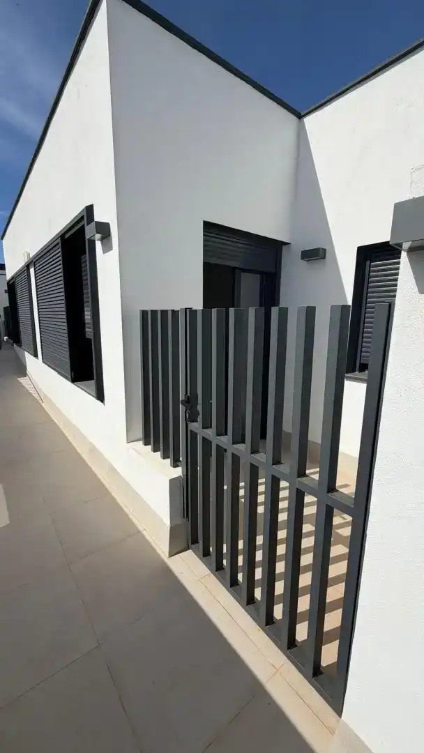 Vista exterior de Dúplex en venda en Tarifa amb Aire condicionat, Piscina i Balcó