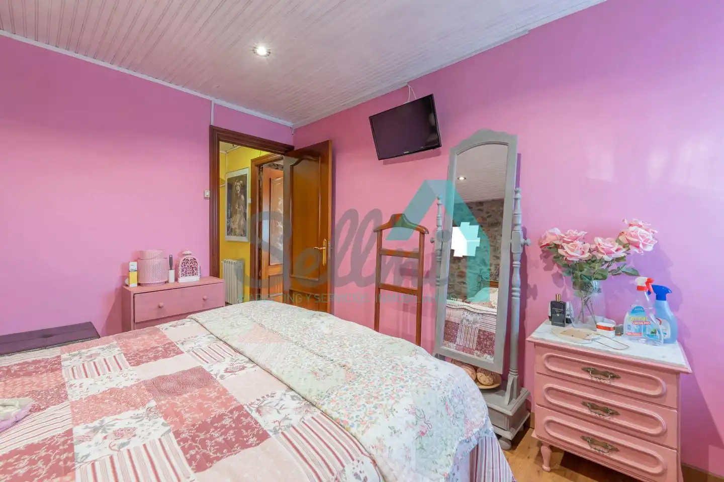 Dormitori de Casa o xalet en venda en Castrillón amb Calefacció, Jardí privat i Parquet