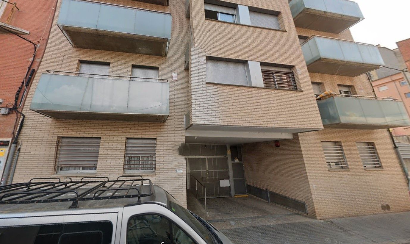 Vista exterior de Garatge en venda en Salt